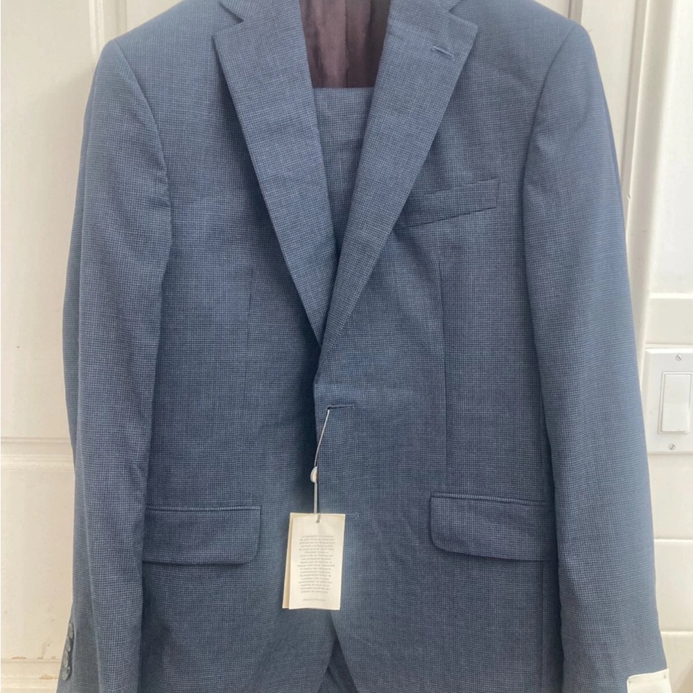 Brand New Jack Victor Men's Blue with Burgundy Houndstooth 38R suit